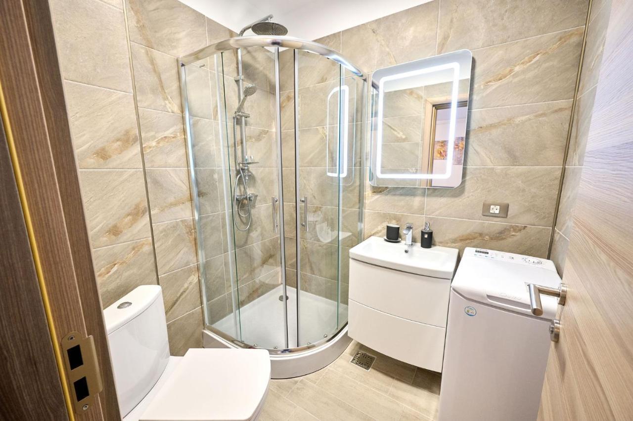 Royale Sundance Studio 8 Beach Spa & Pool Mamaia Nord Apartment Luaran gambar